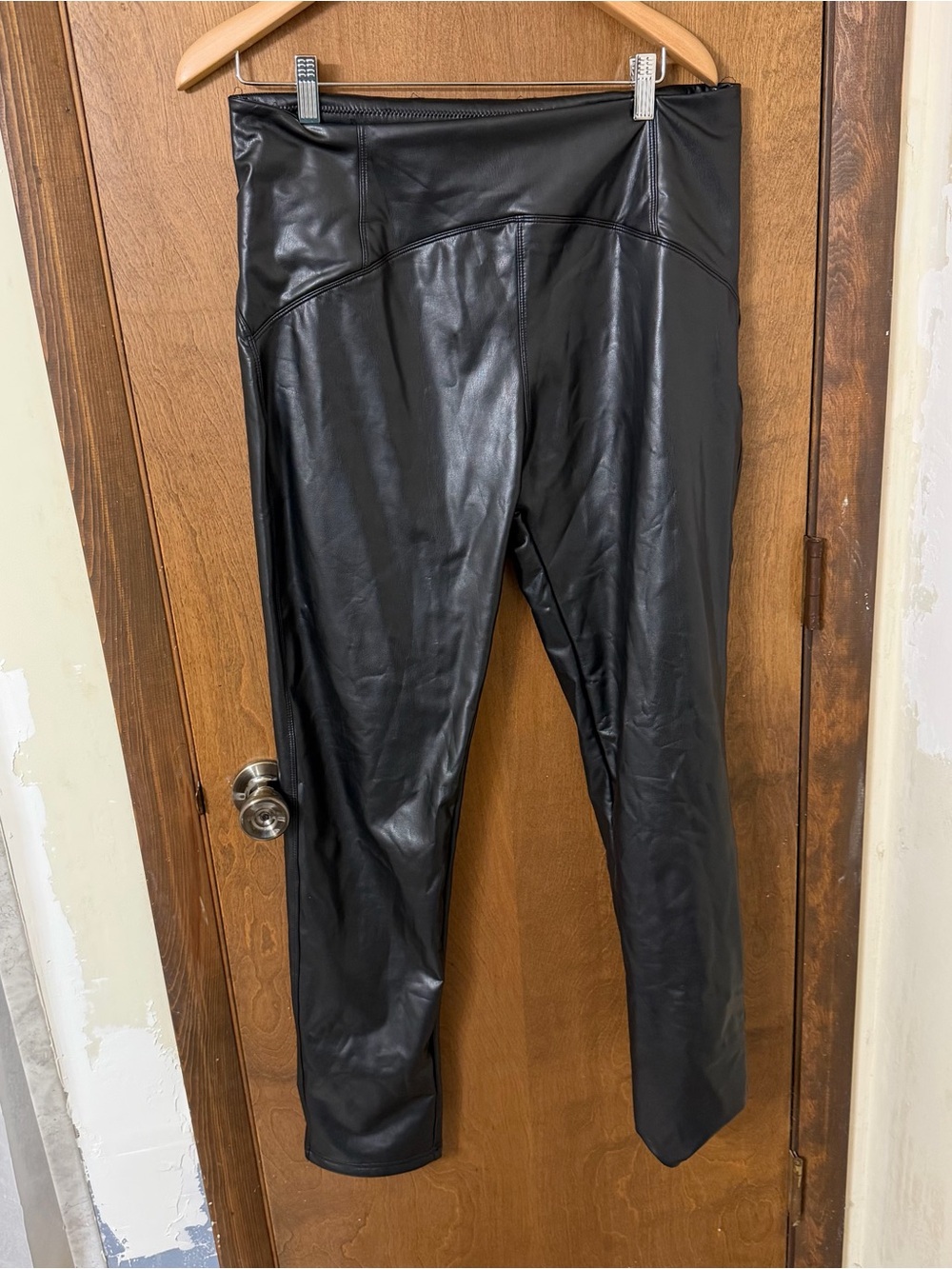 Chicme XXL High-Shine Faux Leather Leggings — Black